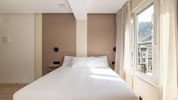 Chambre Double Standard, vue ville | Bureau, Wi-Fi gratuit
