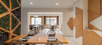 LEE Hotel