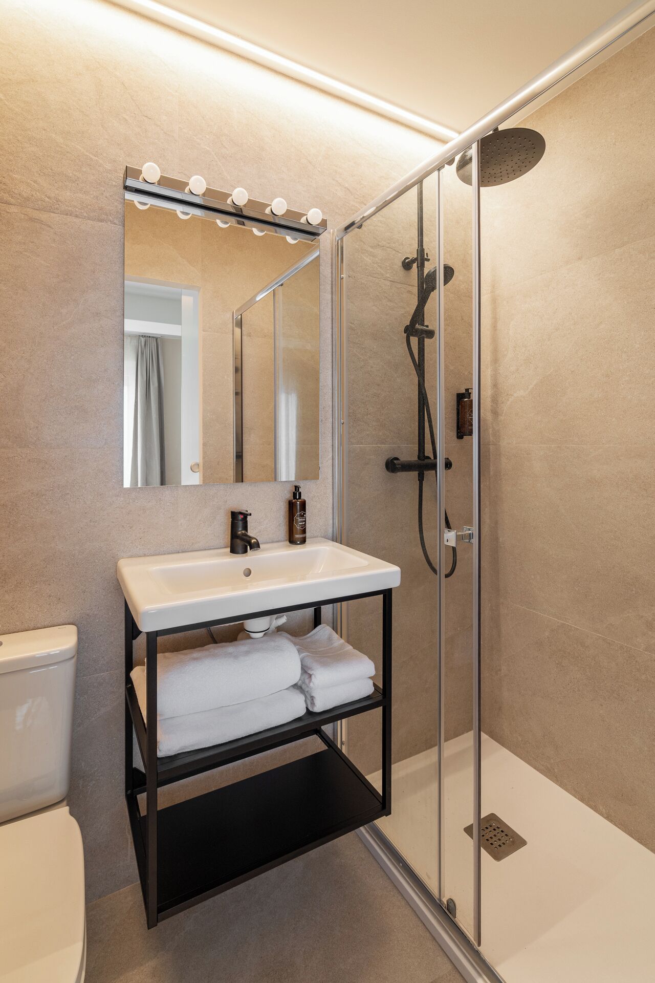 Dobbeltrom – standard, byutsikt | Bad