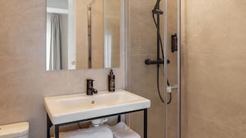 Dobbeltrom – standard, byutsikt | Bad