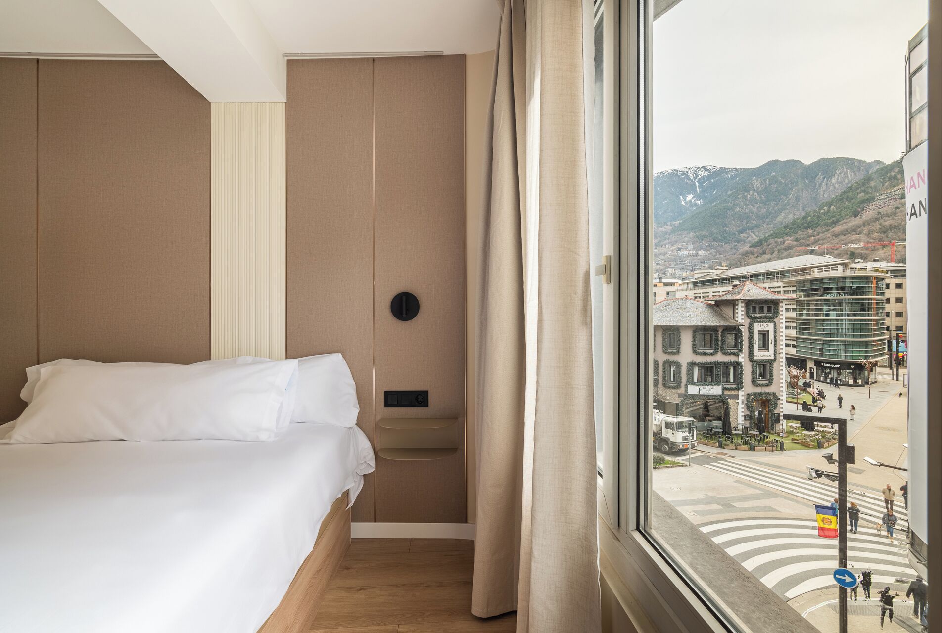 Standard-Doppelzimmer, Stadtblick | Schreibtisch, kostenloses WLAN