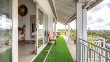 Doppelzimmer, Stadtblick | Terrasse/Patio