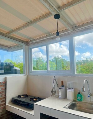 Shared kitchen facilities - Foura Guesthouse Ungasan (Badung)