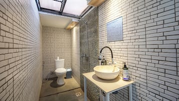 Doppelzimmer | Badezimmer | Dusche, kostenlose Toilettenartikel, Haartrockner, Handtücher