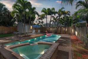 A heated pool - Boho Oasis - Pool, Jacuzzi & Pool Table (West Palm Beach)