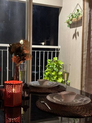 Dining - Amber & Ash 2BHK Apartment 28th floor+pool (Mumbai)