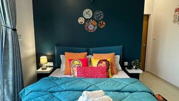 2 bedrooms, iron/ironing board, WiFi, bed sheets