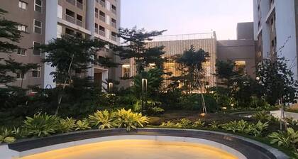 Amber & Ash 2BHK Apartment 28th floor+pool