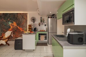 Refrigerador, microondas, horno y lavavajillas 