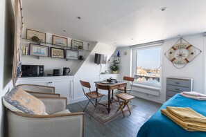 Interior - The Lieutenance - Vue sur le Vieux Bassin (Honfleur)