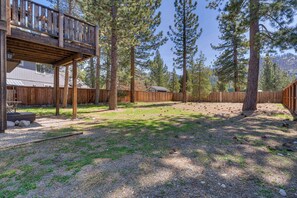 Property grounds - Modern 4BR Lake Tahoe Home w/ Foosball | Fireplace | Grill | Loft & Views: Arrowhead Haven (South Lake Tahoe)