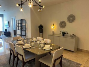 Dining - 63B YOO  Hermoso apto vista al Mar 1BR (Panamá)