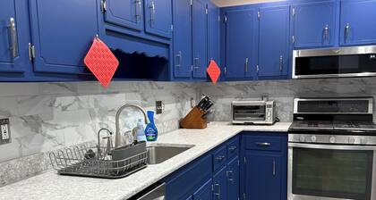 Coastal calm &I-10 convenience: 3BR/2BA beach themed house
