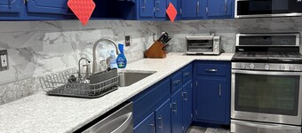 Coastal calm &I-10 convenience: 3BR/2BA beach themed house