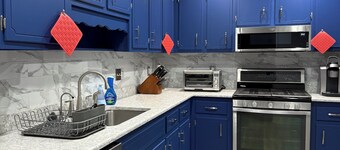 Coastal calm &I-10 convenience: 3BR/2BA beach themed house