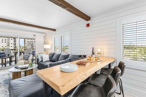 Dining - Beachfront Escape with Pool, Tiki Huts & Stunning Gulf Views - Casa Bleu - Roelens (Fort Myers Beach)
