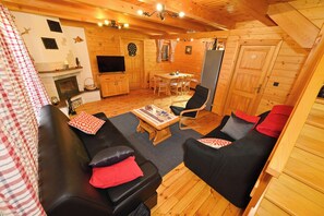 TV, table football - Relax by the Mrežnica River with jacuzzi, sauna and forest view (Mihalić Selo)