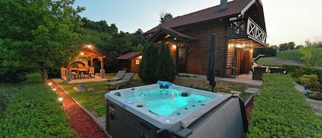 Bain à remous extérieur