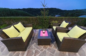 Terrace/patio - Relax by the Mrežnica River with jacuzzi, sauna and forest view (Mihalić Selo)