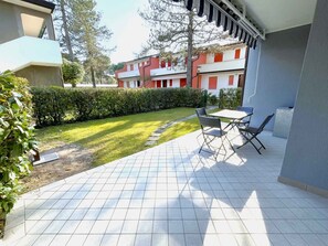 Outdoor dining - Holiday apartment with air conditioning and terrace (Bibione)