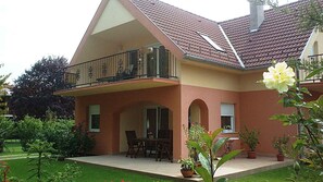 Exterior - Holiday apartment in the immediate vicinity of the beach (Zamárdi)