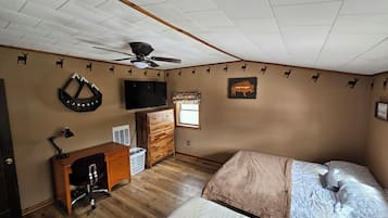 5 bedrooms, iron/ironing board, Internet, bed sheets
