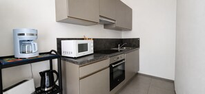 Fridge, microwave, oven, stovetop - Studio T1 le Filetta near beach-Marina d'Oru-M2 (Propriano)