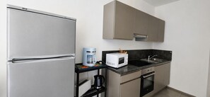 Fridge, microwave, oven, stovetop - Studio T1 le Filetta near beach-Marina d'Oru-M2 (Propriano)