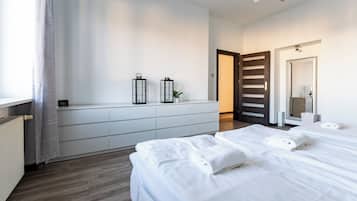1 dormitorio, tabla de planchar con plancha, wifi y ropa de cama