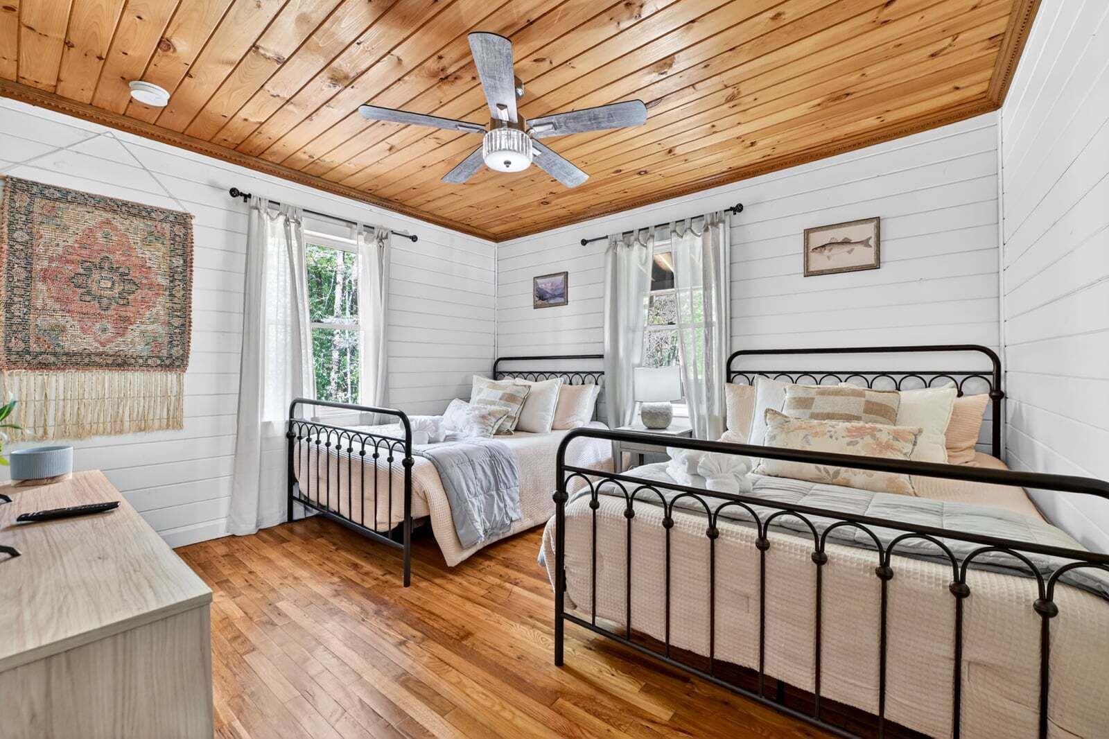 3 bedrooms, desk, free WiFi, bed sheets
