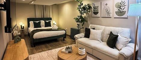 1 habitación, tabla de planchar con plancha y cuna de viaje