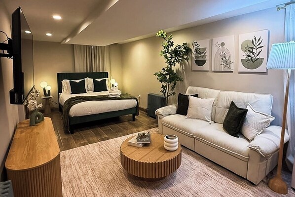 1 bedroom, iron/ironing board, travel cot, free WiFi