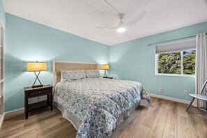 Room - Beautiful Top-Floor Beach Wood Condo - Walk to Beach! (Amelia Island)