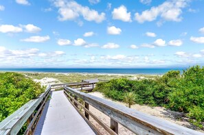 Beach - Beautiful Top-Floor Beach Wood Condo - Walk to Beach! (Amelia Island)