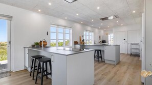 Fridge, microwave, oven, stovetop - VillaVilla 952 - Grønhøj, Nordjylland (Løkken)