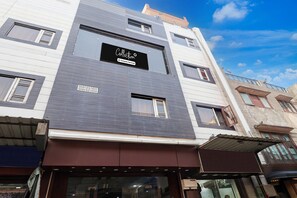 Exterior - Collection O Ambedkar Chowk (Amritsar)