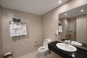 Deluxe Room, Courtyard View | Bathroom - Crystal House Luxury Sea view  (Phu Quoc)