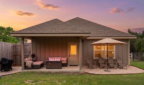Terrace/patio - New Home in Canyon Lake l Modern Interior (Canyon Lake)