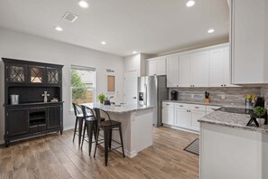 Fridge, microwave, oven, stovetop - New Home in Canyon Lake l Modern Interior (Canyon Lake)