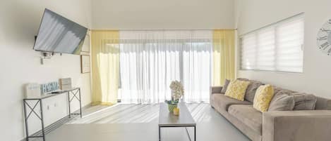 Villa, 3 habitaciones, con acceso para personas discapacitadas, alberca privada | Área de sala de estar