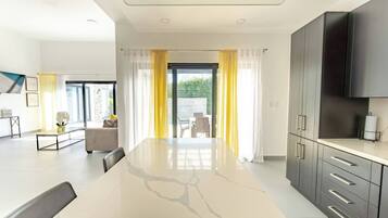 Villa, 3 chambres, accessible aux personnes à mobilité réduite, piscine privée | Intérieur