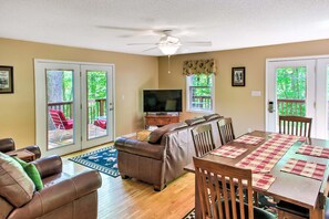 Smart TV - The Chicken Coop | River-Access Cabin with Hot Tub Near Burnsville (Burnsville)