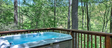 Outdoor spa tub