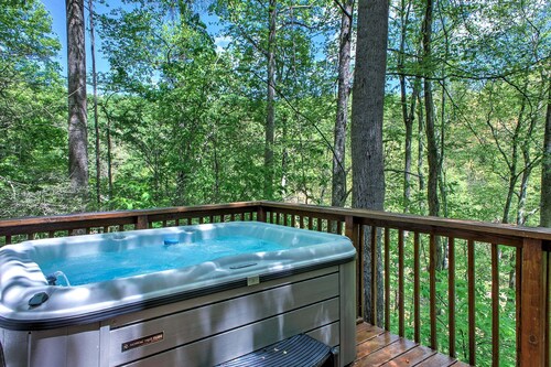 The Chicken Coop | River-Access Cabin with Hot Tub Near Burnsville
