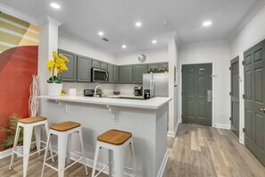 Fridge, microwave, oven, stovetop - Luxe Modern 3BR! Pristine and Close to Parks! (Davenport)