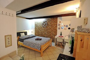 1 bedroom, WiFi, bed sheets