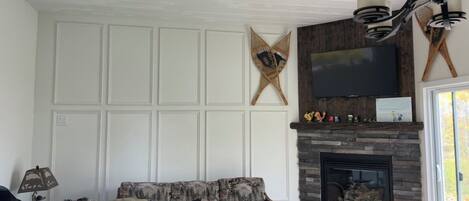 Smart TV, fireplace