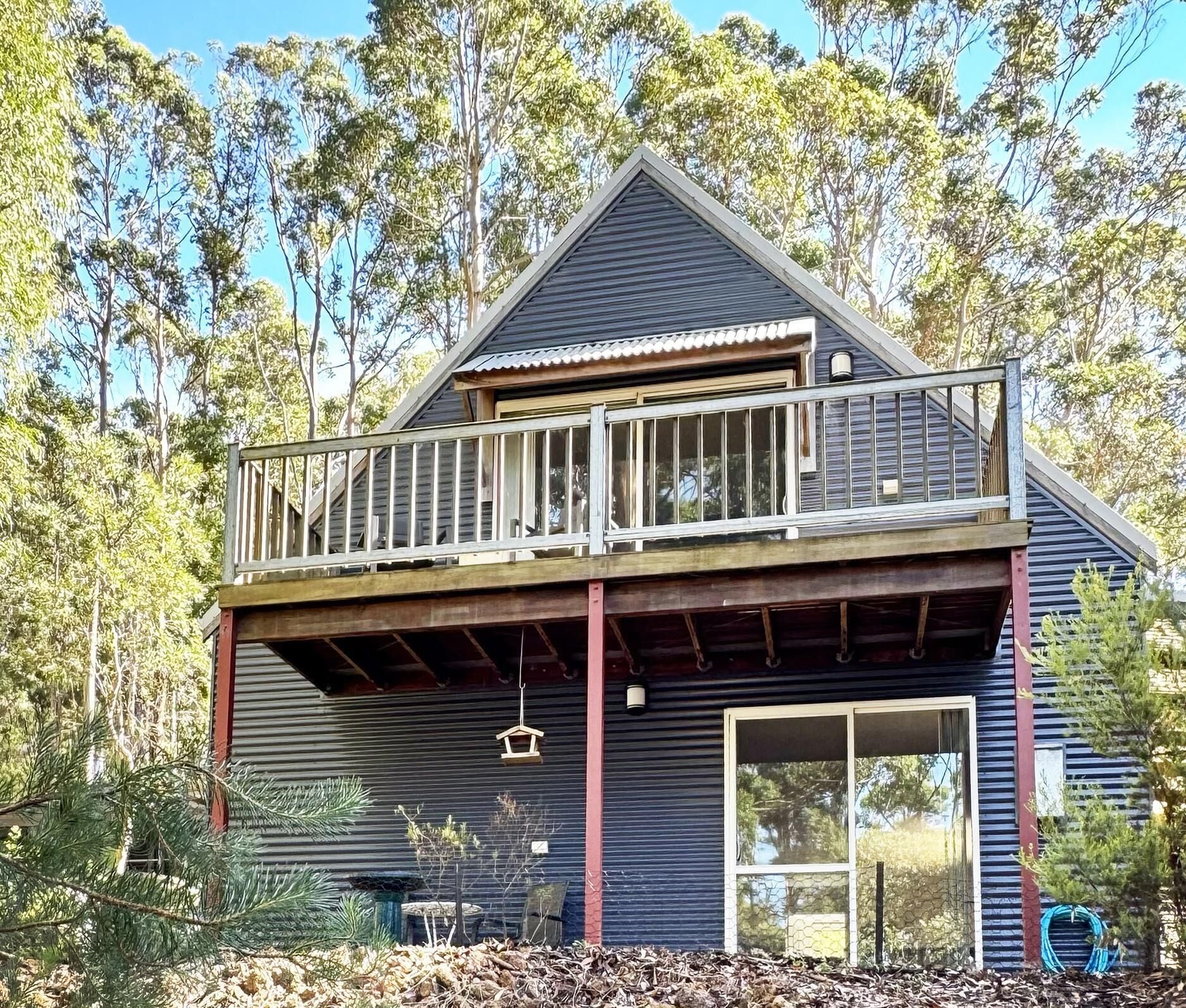 Karri Views! Surrounded by magnificent Karri trees, peaceful and spacious for the whole family or group of friends.