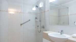 Douche, serviettes fournies