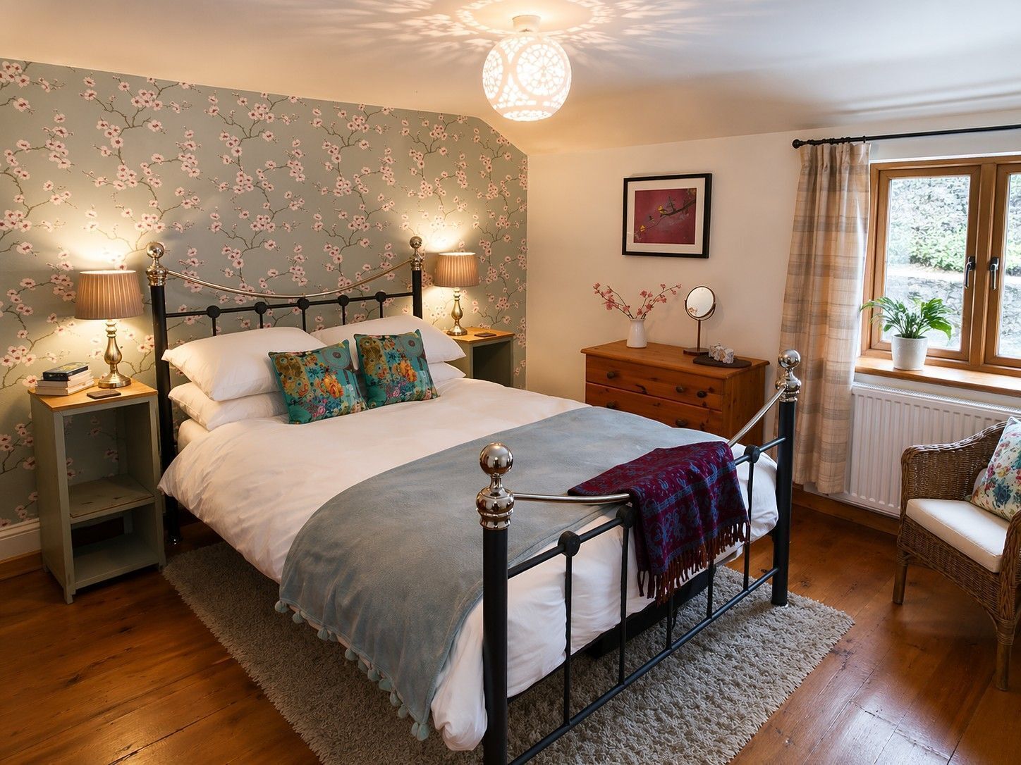Iron/ironing board, free WiFi, bed sheets